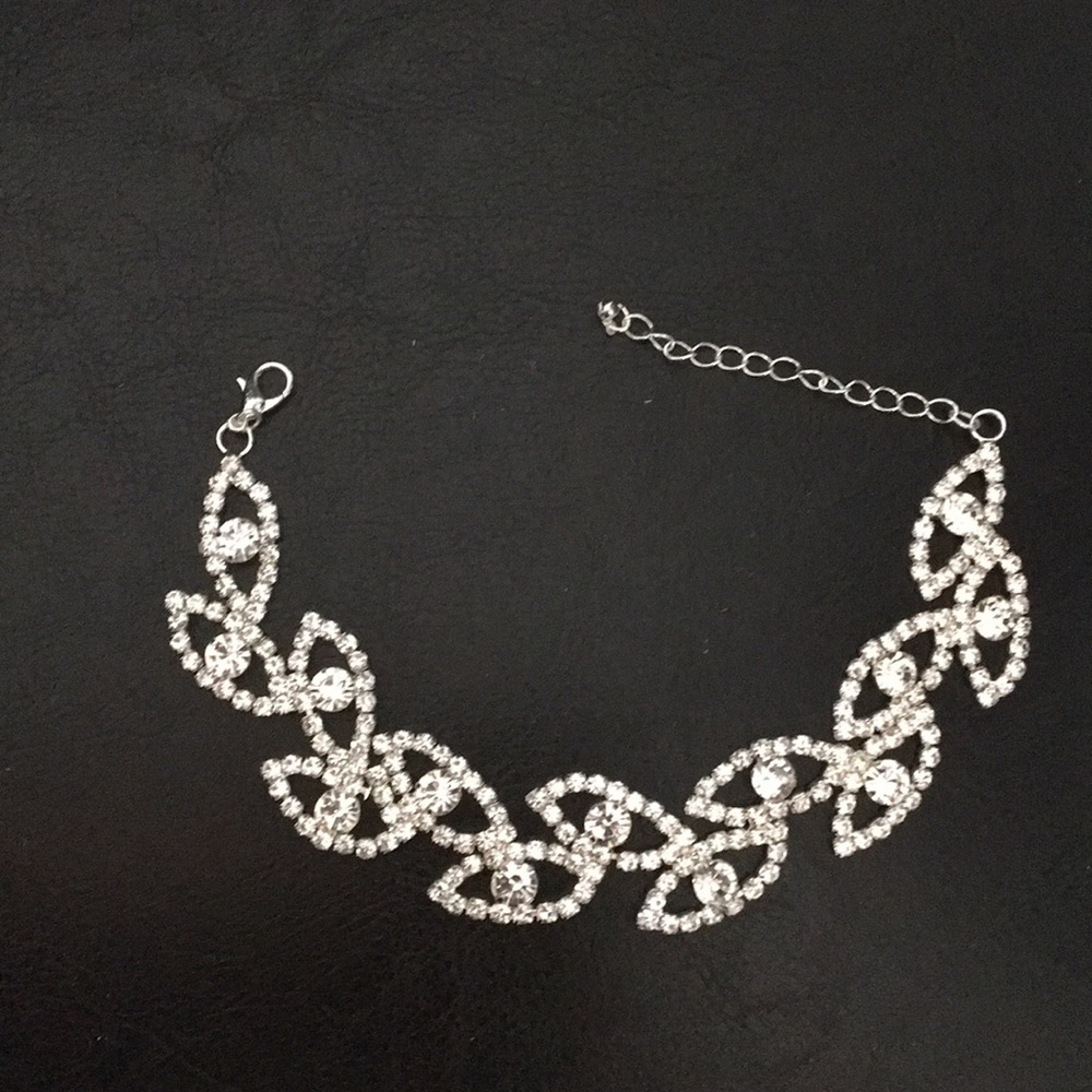 New Badgley Crystal Leaves Bracelet 8"+